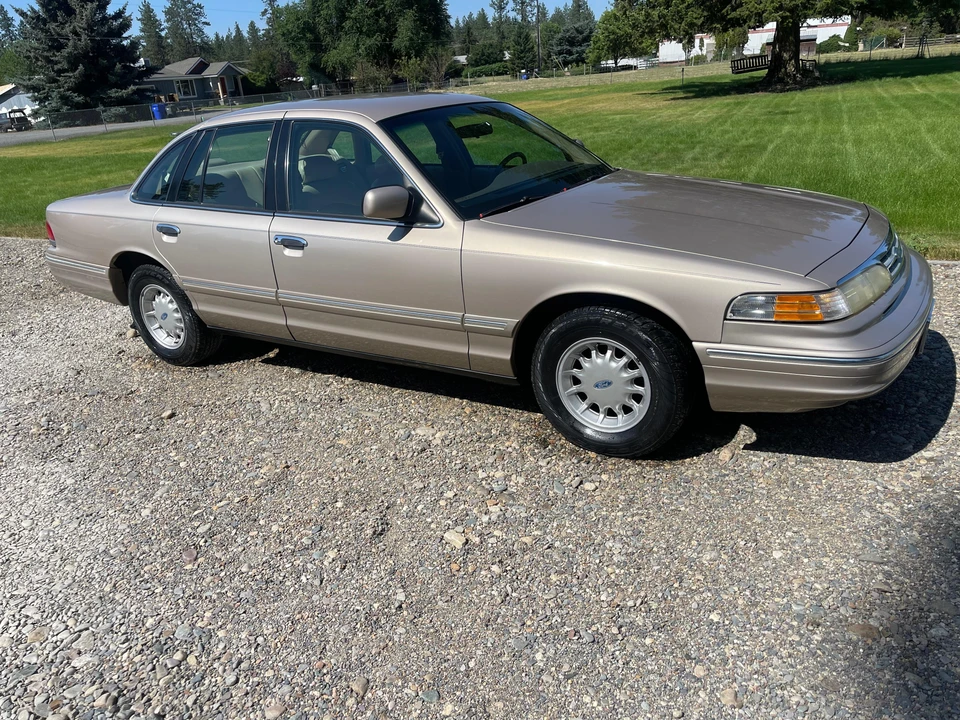 1997 Ford Crown Victoria - Image 23 of 31