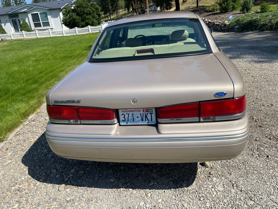 1997 Ford Crown Victoria - Image 15 of 31