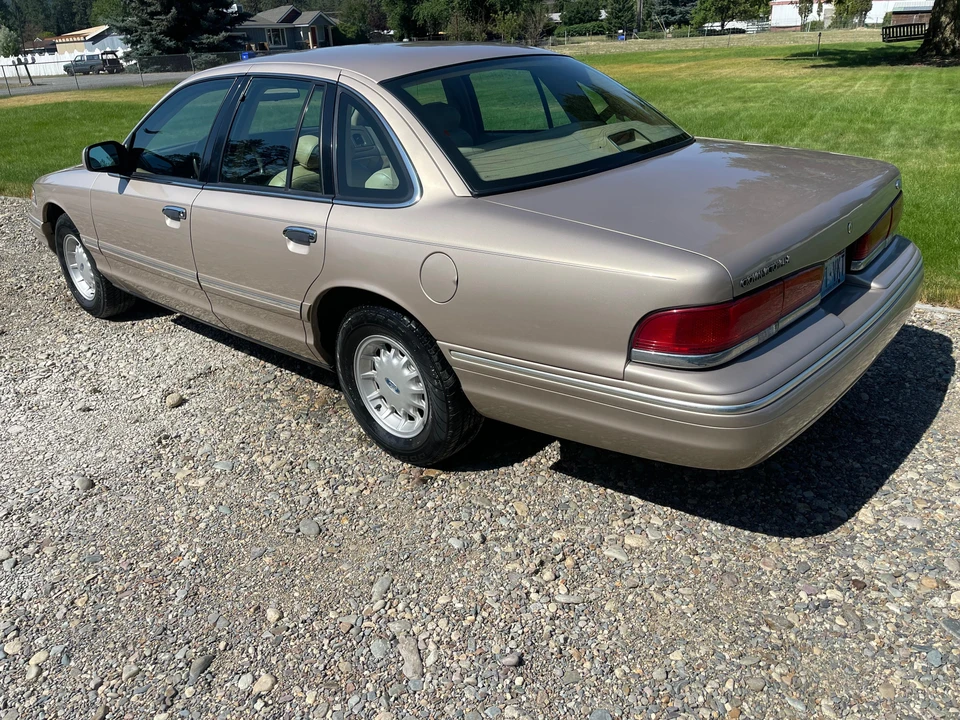 1997 Ford Crown Victoria - Image 13 of 31