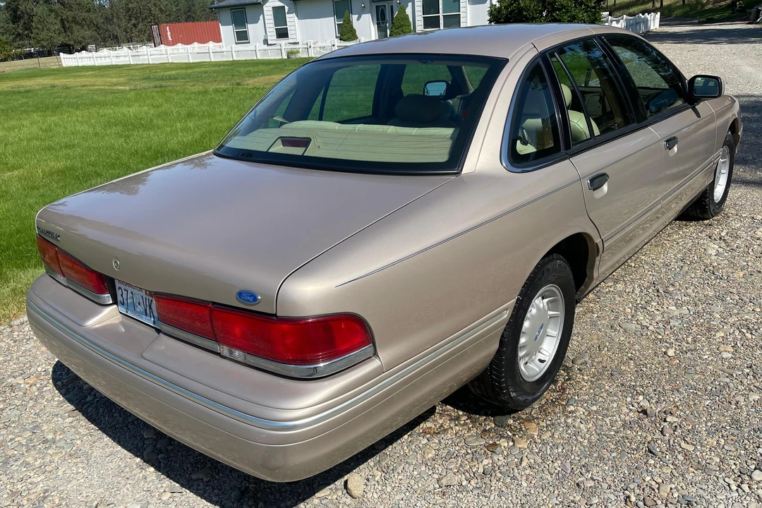 1997 Ford Crown Victoria - Image 5 of 31