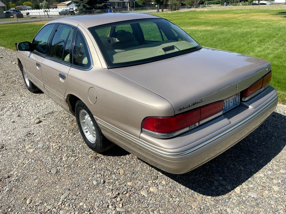 1997 Ford Crown Victoria - Image 14 of 31