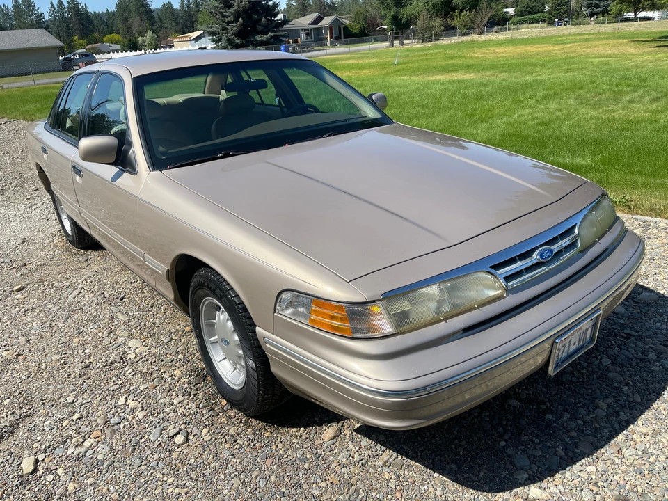 1997 Ford Crown Victoria - Image 26 of 31