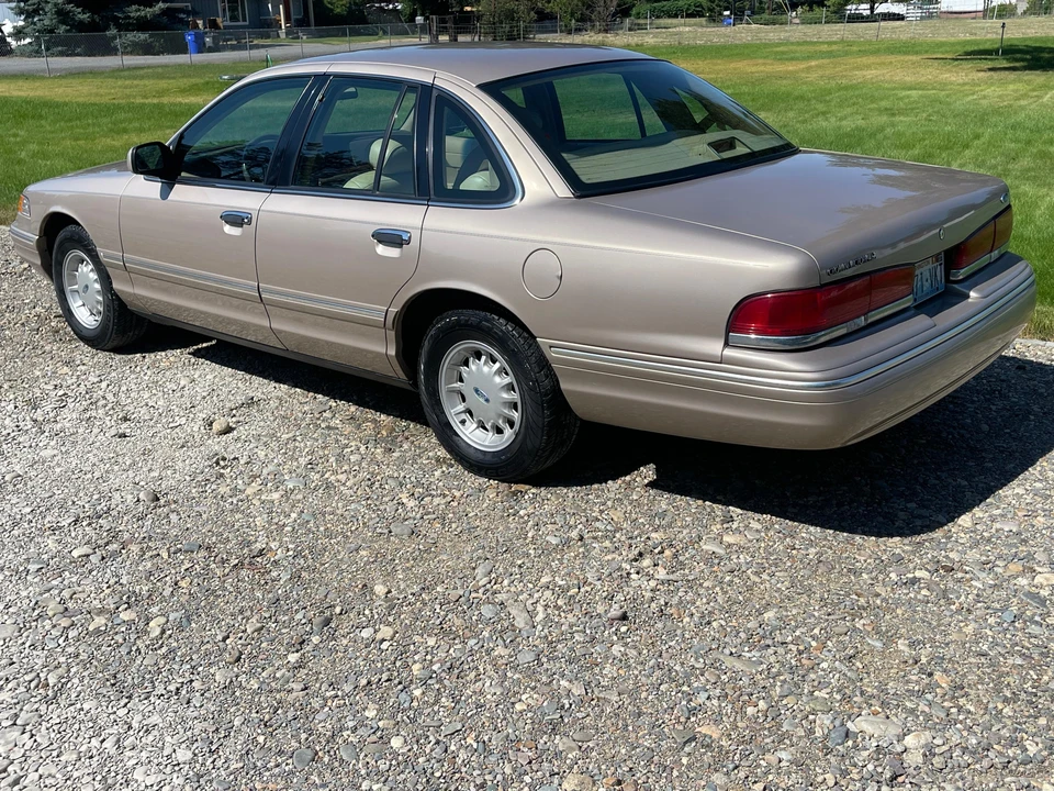 1997 Ford Crown Victoria - Image 12 of 31