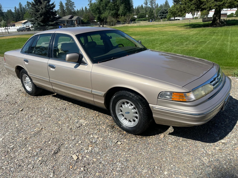 1997 Ford Crown Victoria - Image 24 of 31