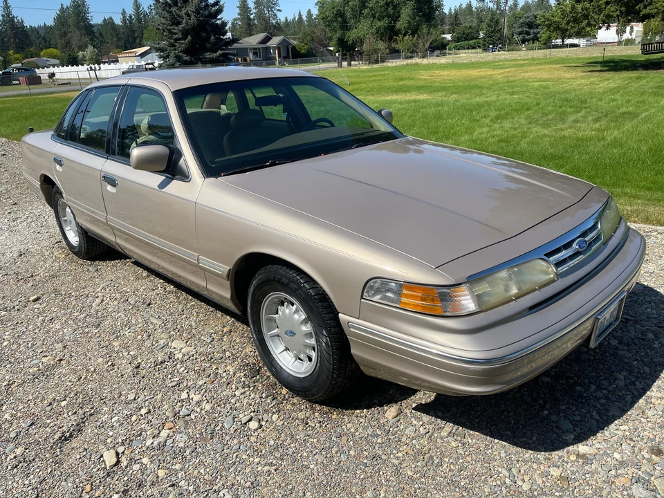 1997 Ford Crown Victoria - Image 25 of 31