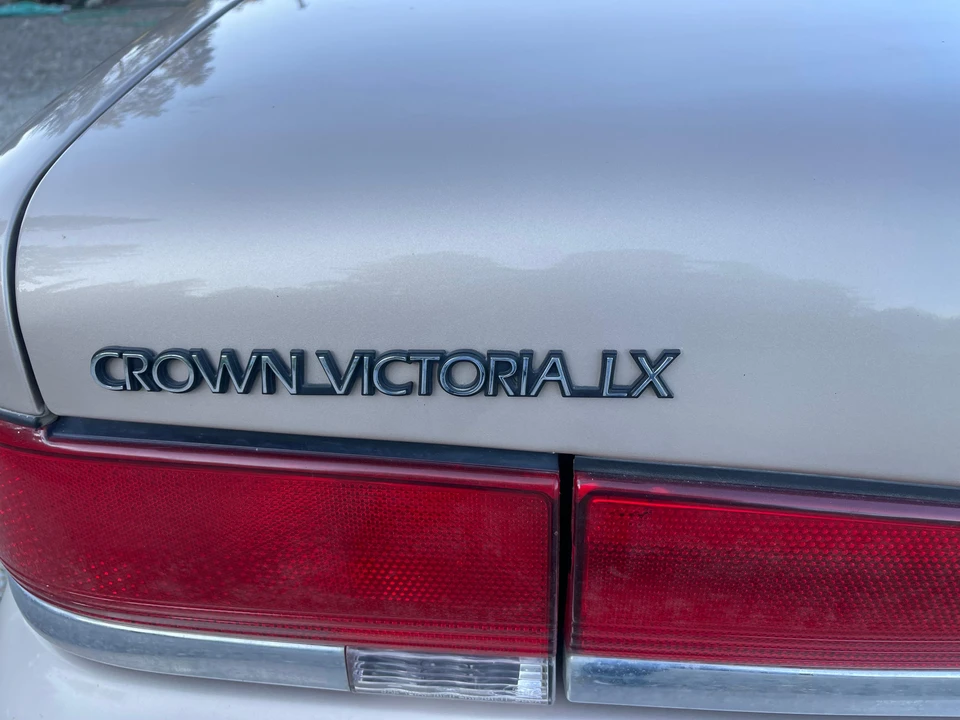 1997 Ford Crown Victoria - Image 29 of 31