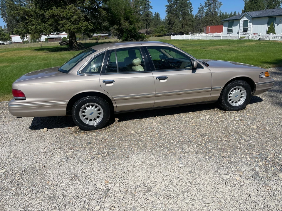1997 Ford Crown Victoria - Image 21 of 31
