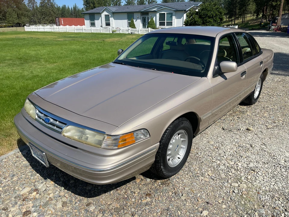 1997 Ford Crown Victoria - Image 7 of 31