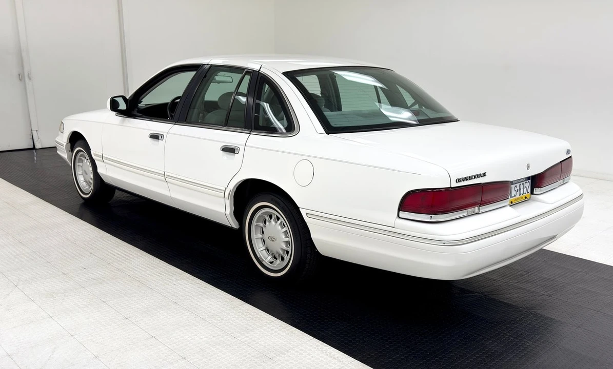 1997 Ford Crown Victoria - Image 3 of 21