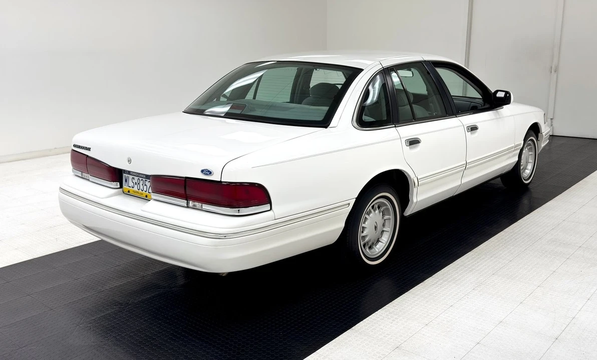 1997 Ford Crown Victoria - Image 5 of 21