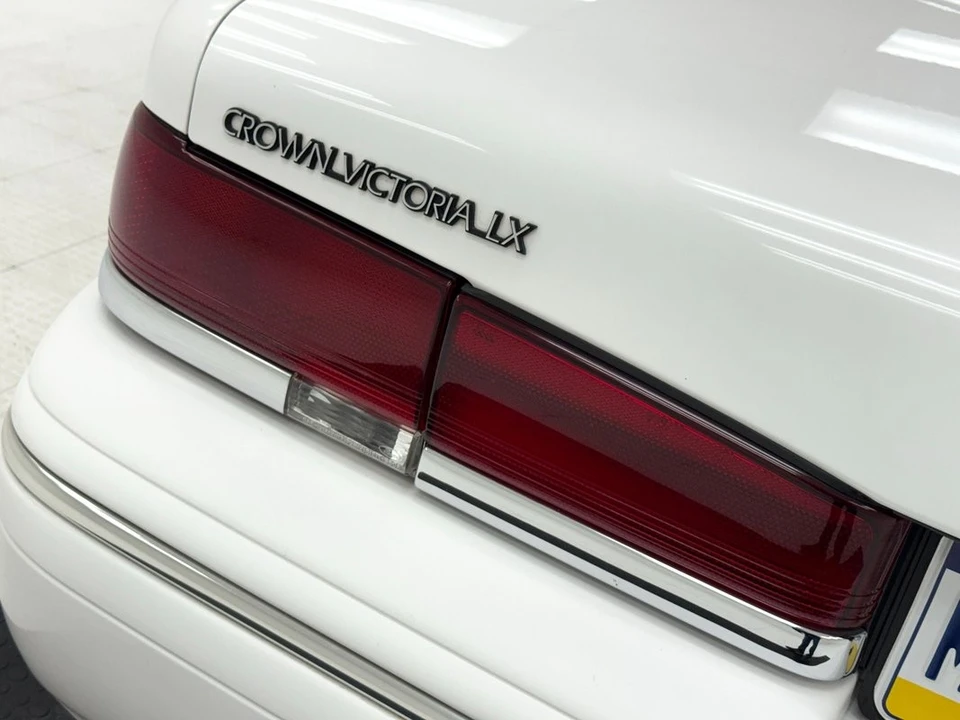 1997 Ford Crown Victoria - Image 16 of 21