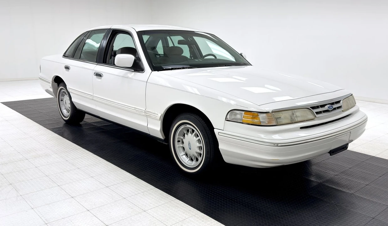 1997 Ford Crown Victoria - Image 7 of 12