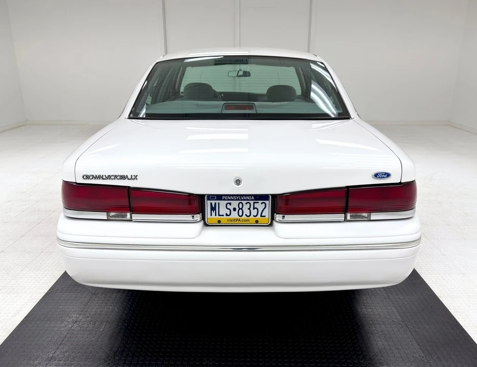 1997 Ford Crown Victoria - Image 4 of 12