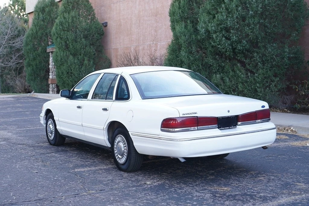 1997 Ford Crown Victoria - Image 2 of 21