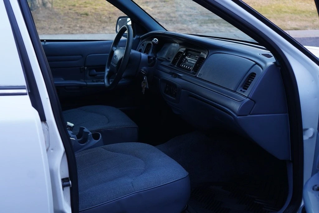 1997 Ford Crown Victoria - Image 10 of 21