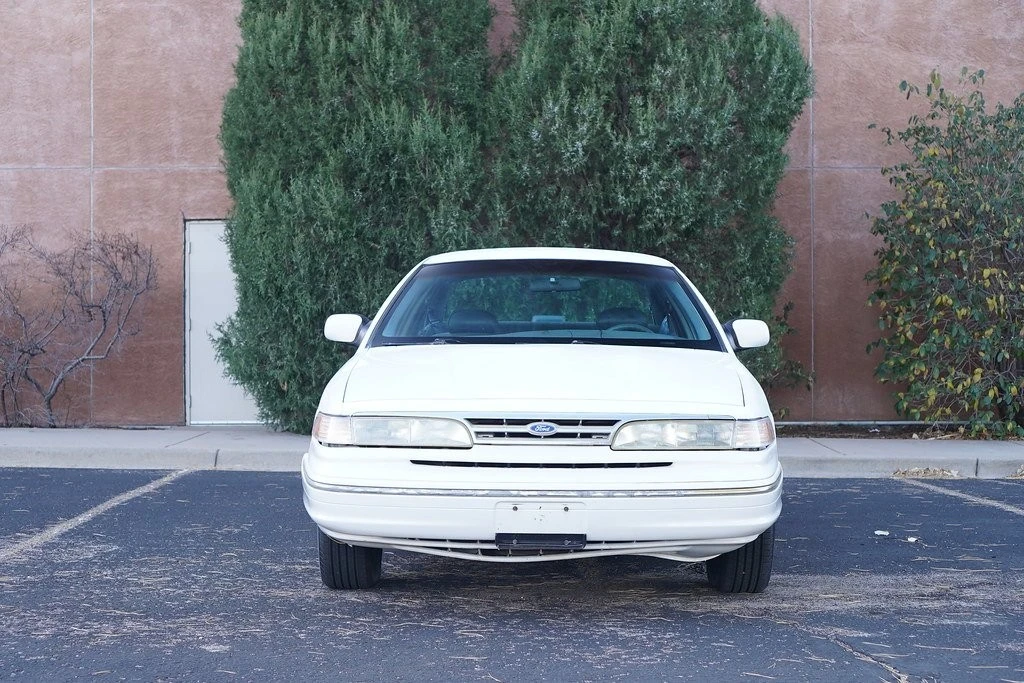 1997 Ford Crown Victoria - Image 4 of 21