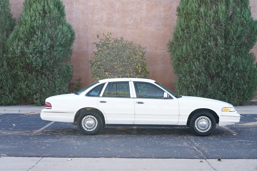 1997 Ford Crown Victoria - Image 5 of 21