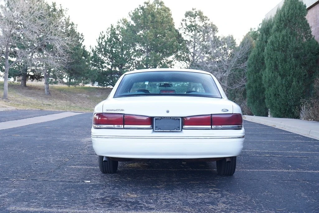 1997 Ford Crown Victoria - Image 3 of 21