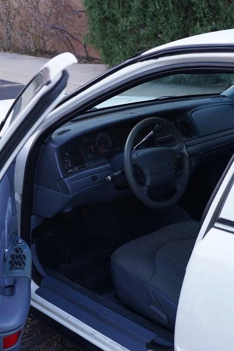 1997 Ford Crown Victoria - Image 9 of 21