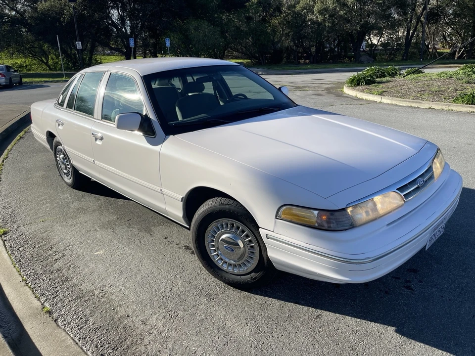 1997 Ford Crown Victoria - Image 10 of 20