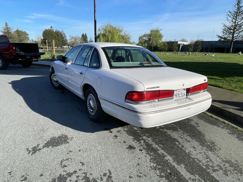 1997 Ford Crown Victoria - Image 11 of 20