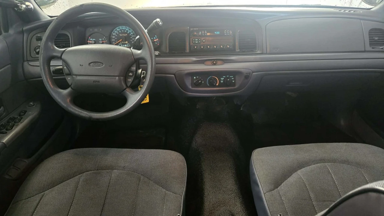 1997 Ford Crown Victoria - Image 15 of 21