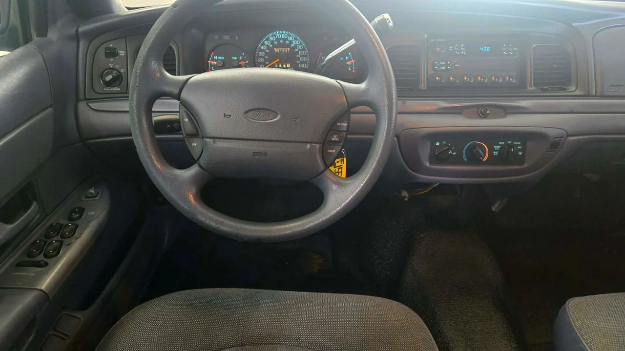 1997 Ford Crown Victoria - Image 16 of 21