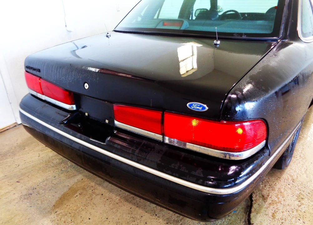 1997 Ford Crown Victoria - Image 11 of 21