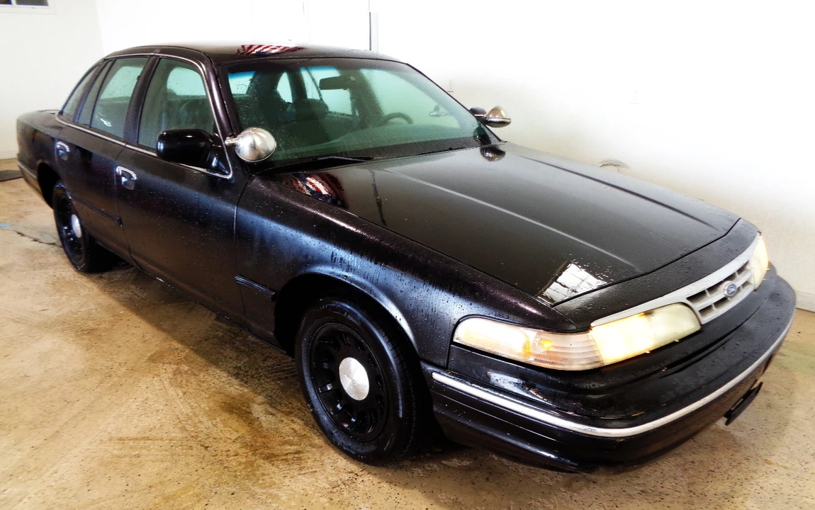 1997 Ford Crown Victoria - Image 2 of 21