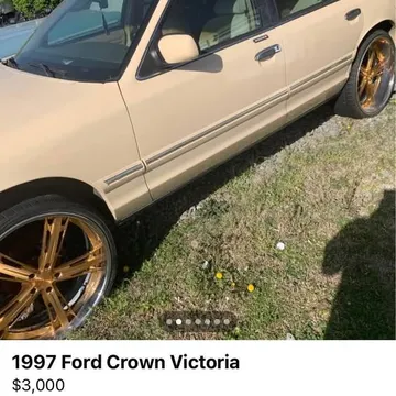 1997 Ford Crown Victoria Sedan 4D