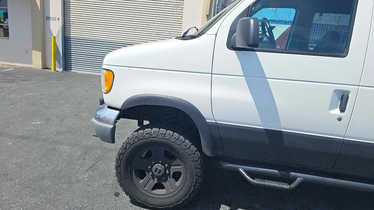 1997 Ford Econoline Van - Image 3 of 21