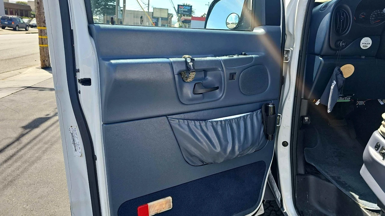 1997 Ford Econoline Van - Image 17 of 21