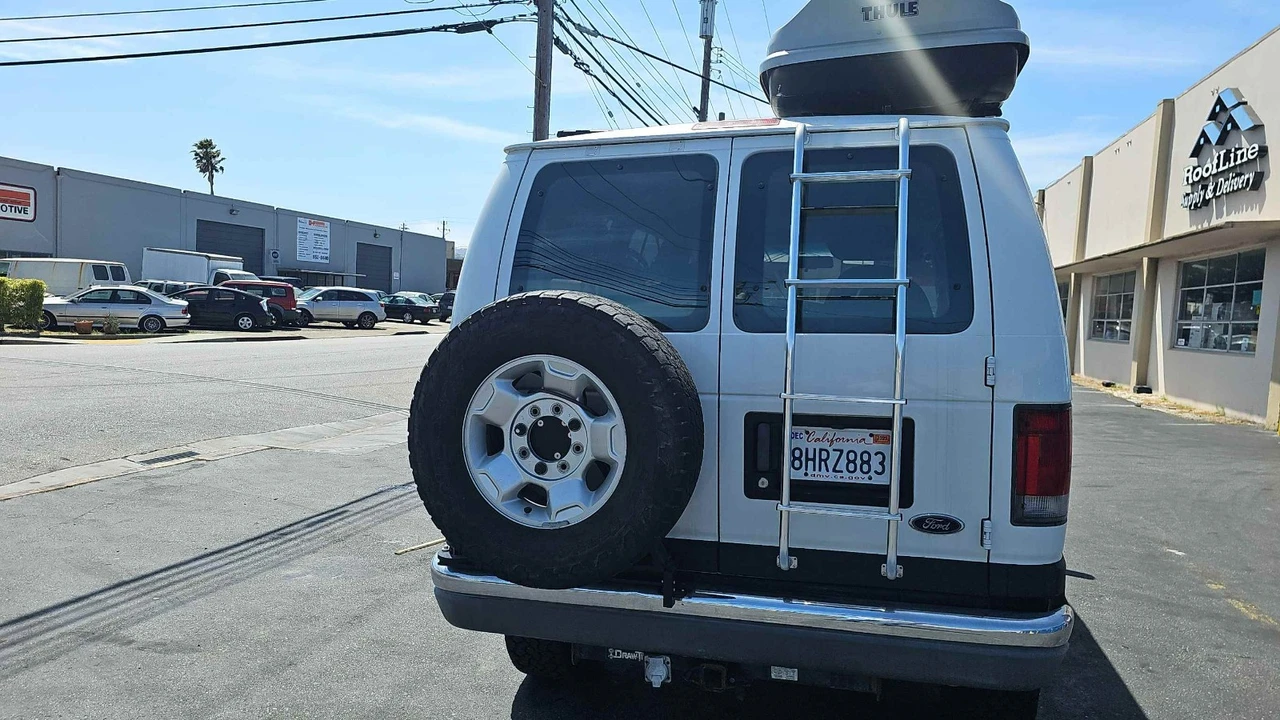 1997 Ford Econoline Van - Image 9 of 21