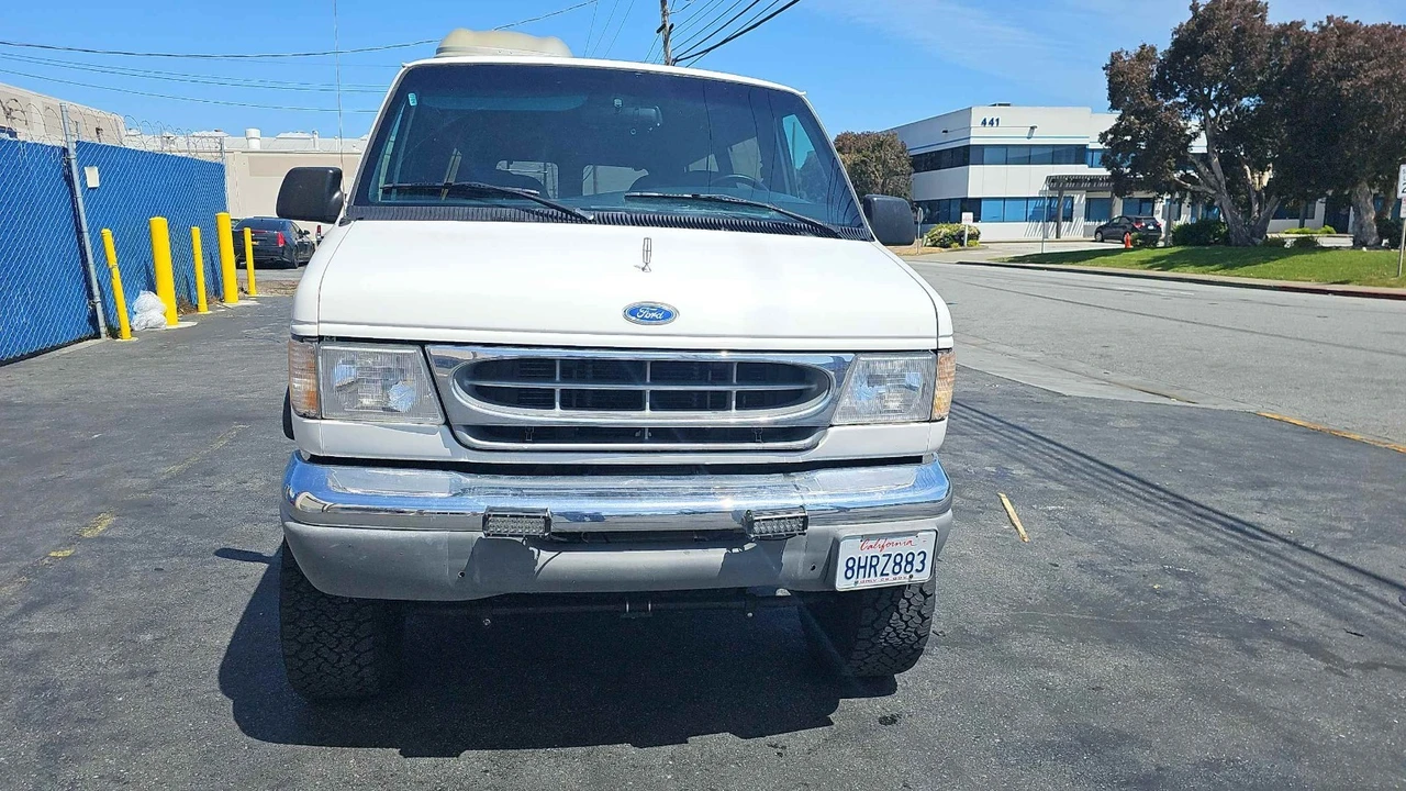 1997 Ford Econoline Van - Image 2 of 21