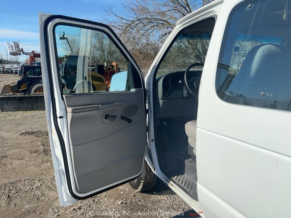 1997 Ford Econoline Van - Image 11 of 12