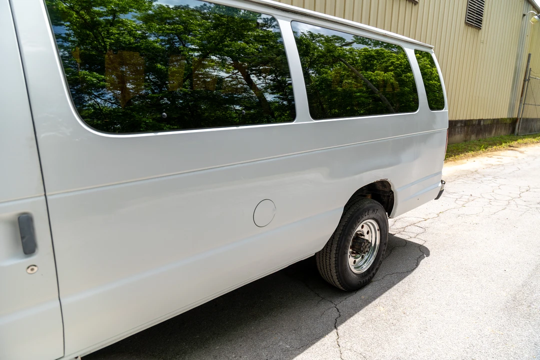1997 Ford Econoline Van - Image 28 of 31