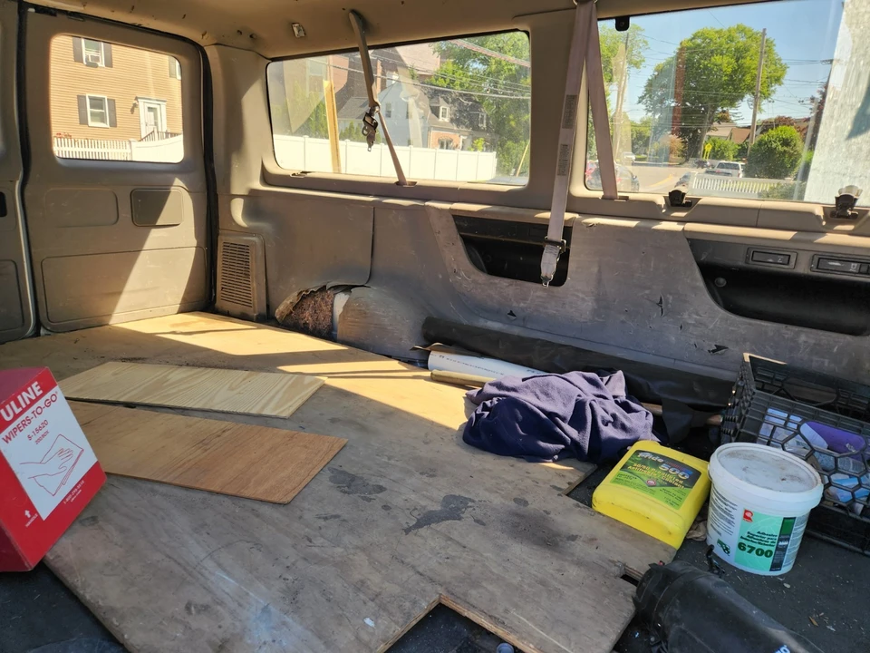1997 Ford Econoline Van - Image 3 of 27
