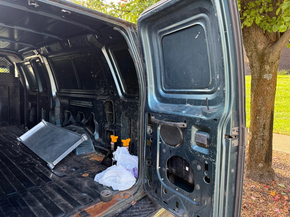 1997 Ford Econoline Van - Image 19 of 21