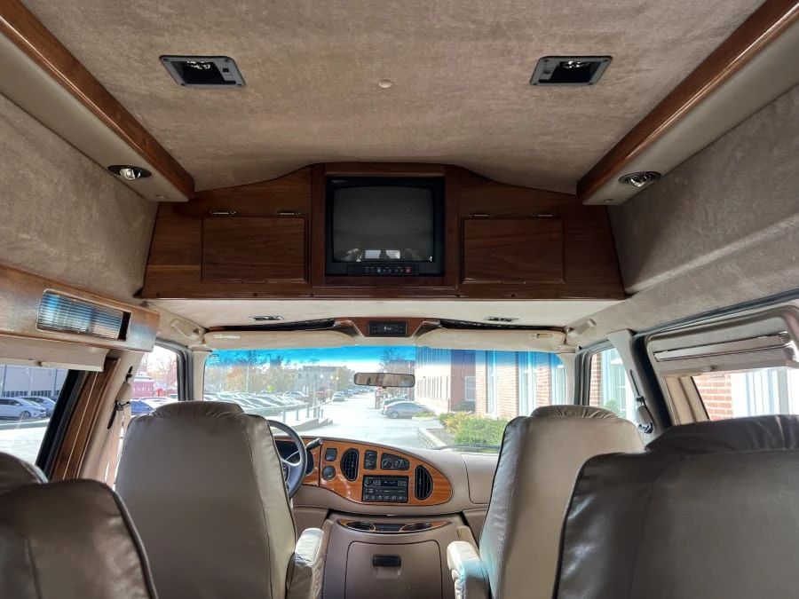 1997 Ford Econoline Van - Image 6 of 12
