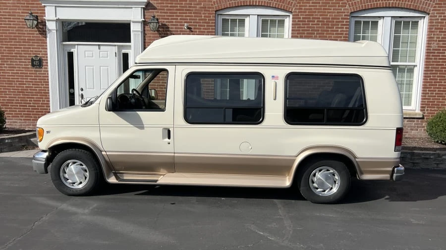 1997 Ford Econoline Van - Image 2 of 12