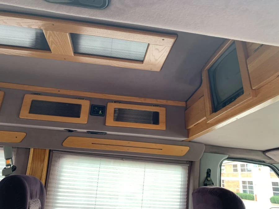 1997 Ford Econoline Van - Image 8 of 10