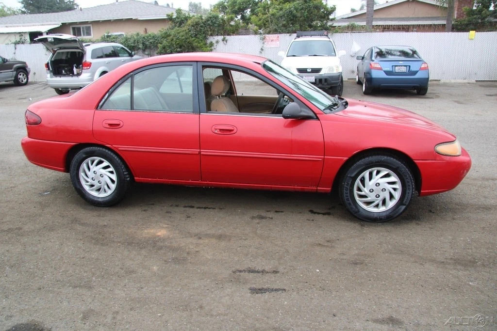 1997 Ford Escort (North America) - Image 9 of 21