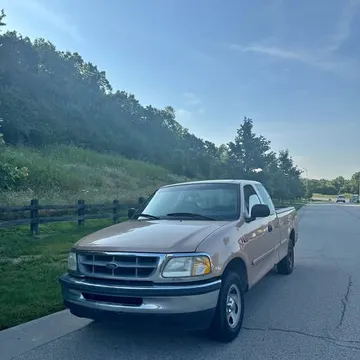 1997 Ford F-150 XLT Pickup 2D 6 1/2 ft