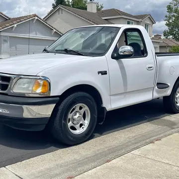 1997 Ford F-150 XLT Pickup 2D 6 1/2 ft