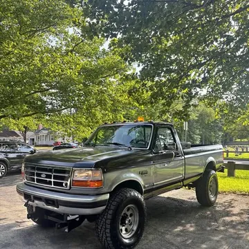 1997 Ford F-350 XLT Pickup 2D 8 ft