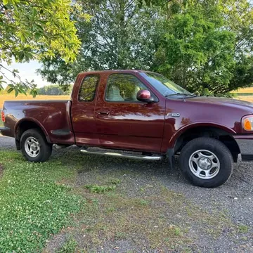 1997 Ford F150 Regular Cab XLT Pickup 2D 6 1/2 ft
