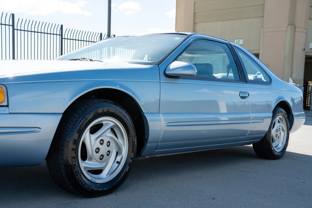 1997 Ford Thunderbird 10th Gen - Image 23 of 31