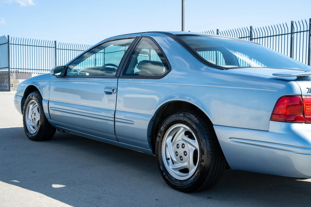 1997 Ford Thunderbird 10th Gen - Image 29 of 31