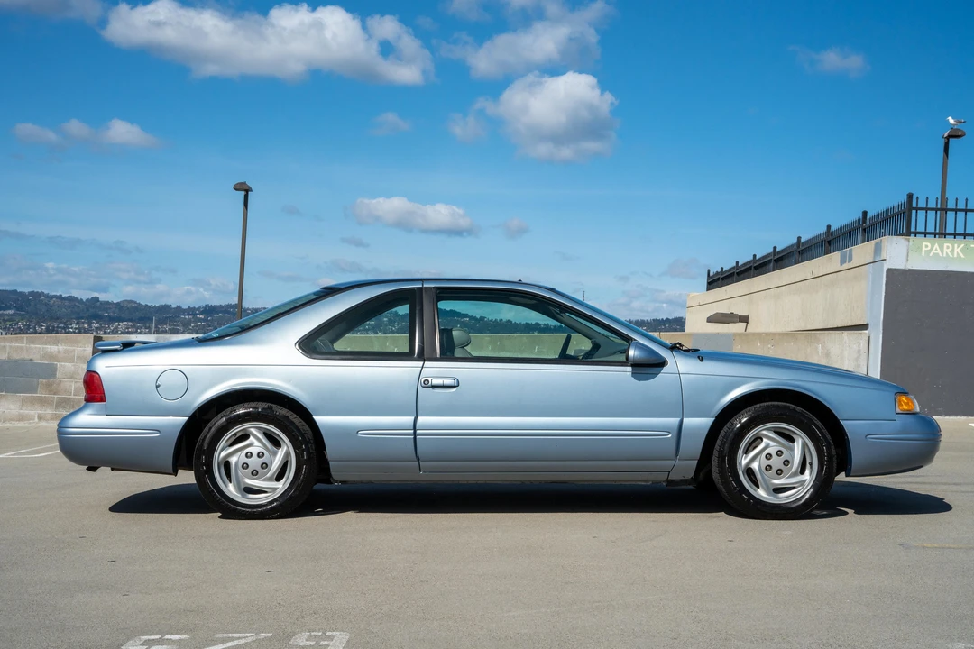 1997 Ford Thunderbird 10th Gen - Image 9 of 31
