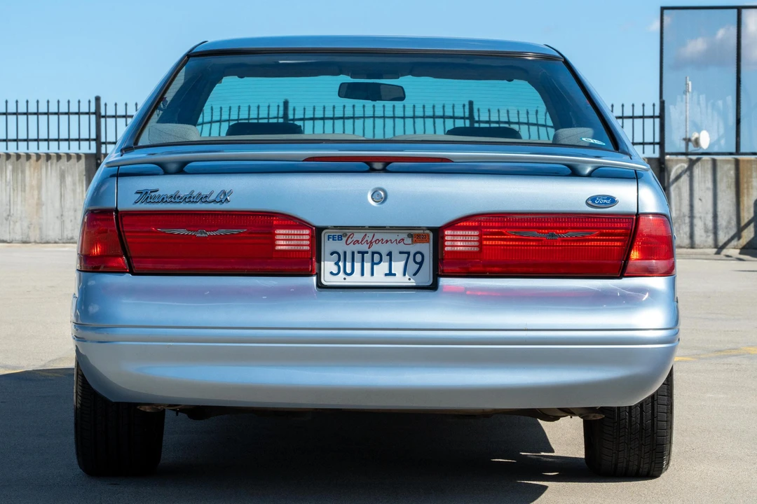 1997 Ford Thunderbird 10th Gen - Image 5 of 31
